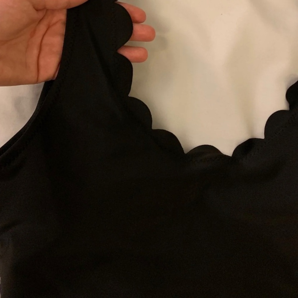 Black swimsuit - Picture 2 of 4